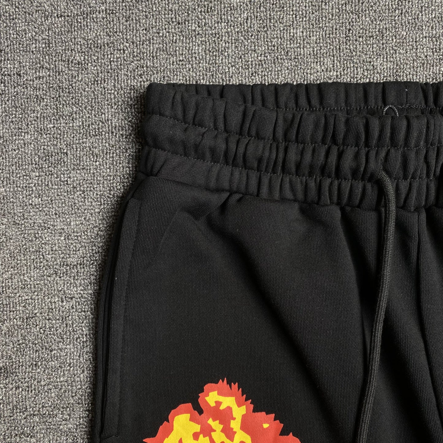 DENIM TEARS x OFFSET WREATH SWEATPANTS BLACK