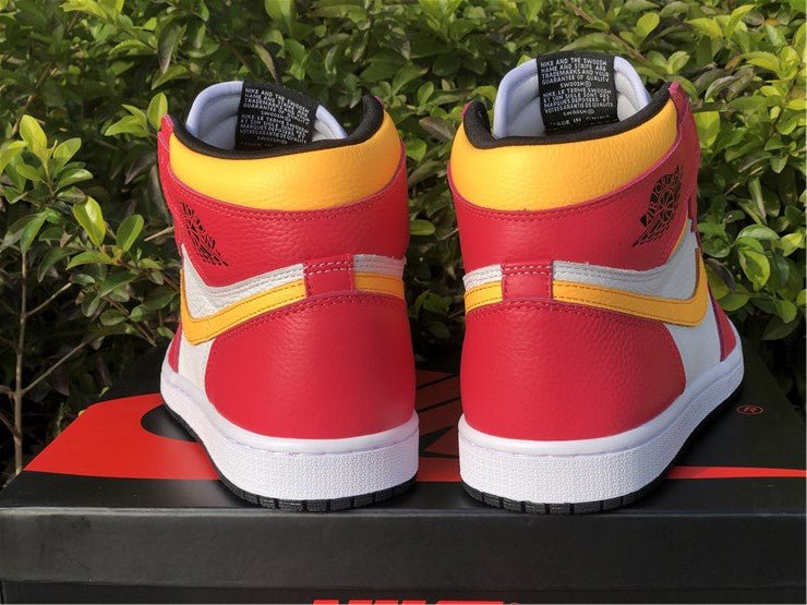 JORDAN 1 RETRO HIGH OG x LIGHT FUSION  RED